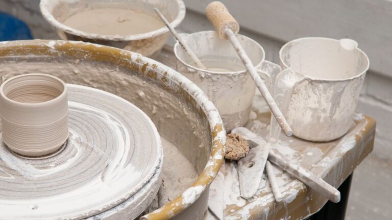 How to Mix Plaster for Molds